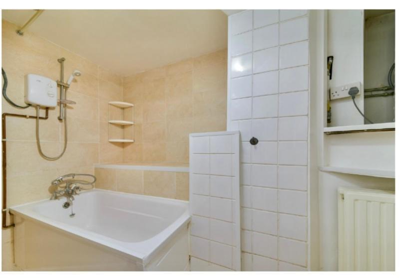 Studio Apartment - Entire Lower Ground Floor - Only 7 Mins Walk Kings Cross St Pancras Station 伦敦 外观 照片