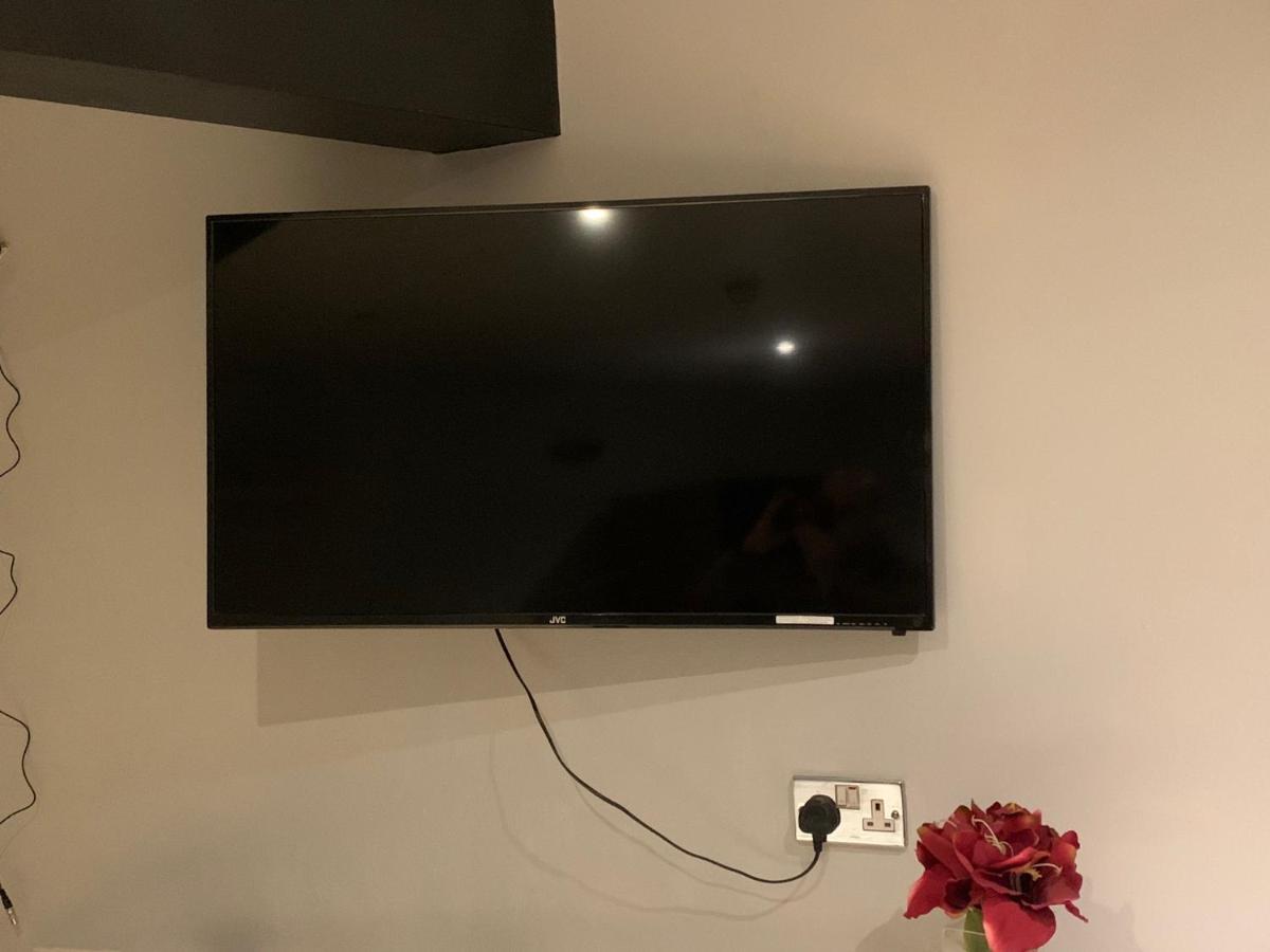 Studio Apartment - Entire Lower Ground Floor - Only 7 Mins Walk Kings Cross St Pancras Station 伦敦 外观 照片